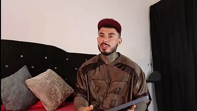 Snapshot of john_cartter1 chatting on October 13, 2025, 11:01 am john cartter1 online show from October 13, 2025, 11:01 am