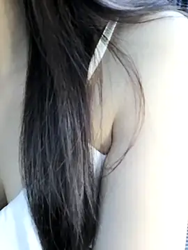 Snapshot of _Linez_ chatting on October 10, 2025, 5:25 pm Linez online show from October 10, 2025, 5:25 pm