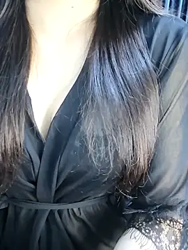 Snapshot of _Linez_ chatting on November 28, 2025, 5:02 pm Linez online show from November 28, 2025, 5:02 pm