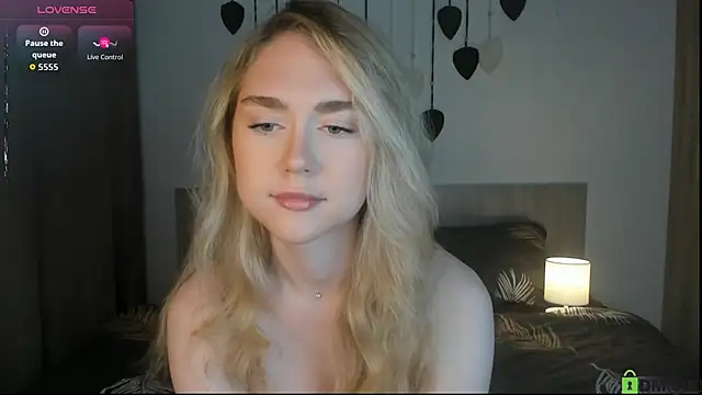 Snapshot of TheVanessaMaes chatting on October 24, 2025, 7:24 pm TheVanessaMaes online show from October 24, 2025, 7:24 pm