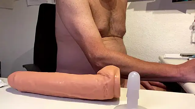 Geilerjung69 online show from November 3, 2025, 9:07 pm