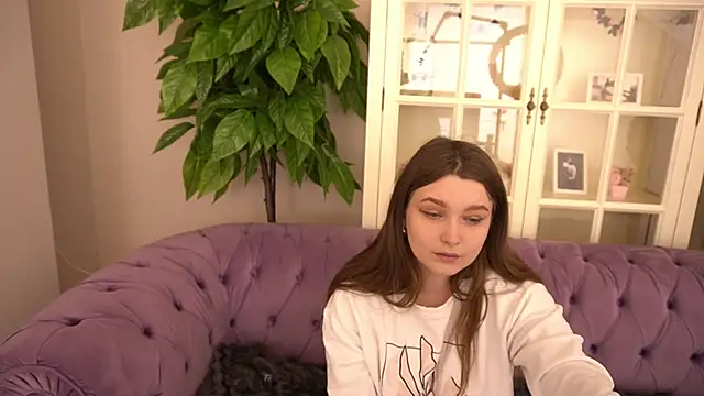 MagicPeachh  online show from May 19, 2026, 12:23 pm