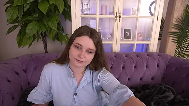 MagicPeachh  online show from June 10, 2026, 1:23 pm