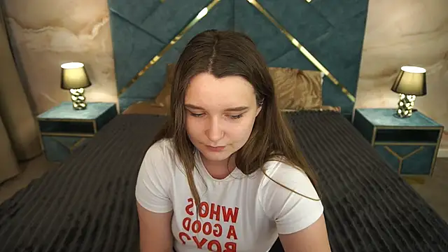 Snapshot of MagicPeachh_ chatting on July 15, 2026, 6:04 pm MagicPeachh online show from July 15, 2026, 6:04 pm