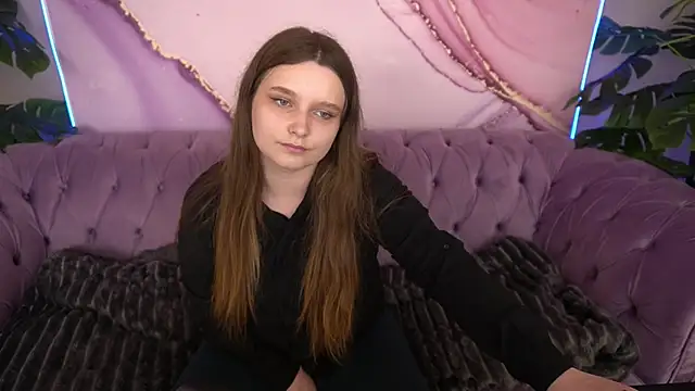Snapshot of MagicPeachh_ chatting on July 16, 2026, 12:57 pm MagicPeachh online show from July 16, 2026, 12:57 pm