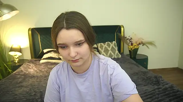 Snapshot of MagicPeachh_ chatting on July 8, 2026, 7:42 am MagicPeachh online show from July 8, 2026, 7:42 am