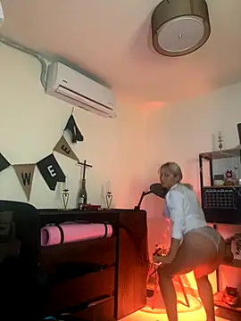 Snapshot of Ramona_Flower chatting on October 14, 2025, 1:06 am Ramona Flower online show from October 14, 2025, 1:06 am