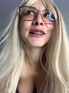 Snapshot of Ramona_Flower chatting on February 27, 2025, 2:14 am Ramona Flower online show from February 27, 2025, 2:14 am