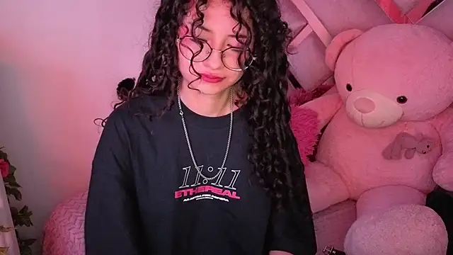 Snapshot of CherieCurl chatting on May 26, 2026, 3:32 pm CherieCurl online show from May 26, 2026, 3:32 pm