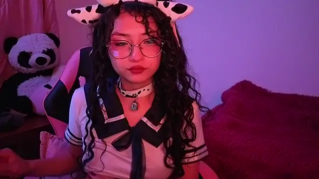 CherieCurl online show from August 3, 2026, 10:47 pm
