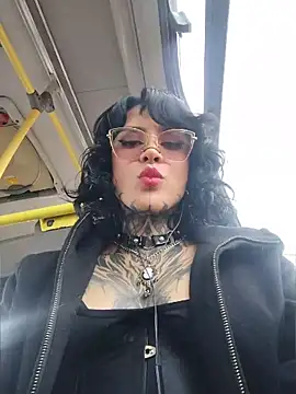 taaylor33 online show from May 12, 2026, 9:10 pm