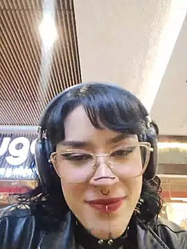 taaylor33 online show from May 15, 2026, 11:58 pm