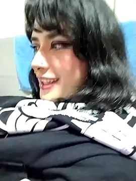 taaylor33 online show from November 14, 2025, 5:11 am