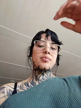 taaylor33 online show from May 14, 2026, 6:49 pm