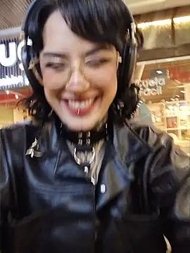 taaylor33 online show from May 15, 2026, 11:36 pm