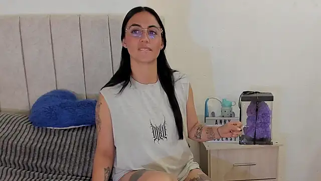 Snapshot of anny_roberts chatting on June 18, 2026, 1:27 pm anny roberts online show from June 18, 2026, 1:27 pm