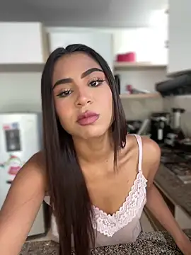 HaileyBaldwin online show from January 9, 2025, 7:18 pm