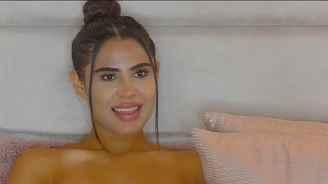 HaileyBaldwin online show from January 14, 2025, 3:32 am