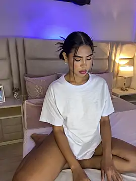 HaileyBaldwin online show from February 6, 2025, 9:28 pm