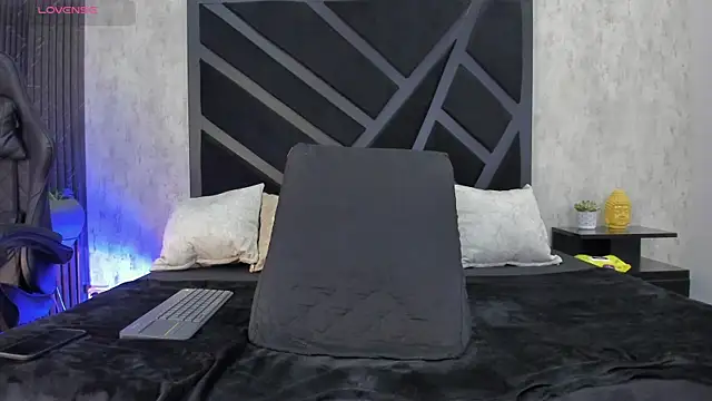 Johan Williams 07 online show from July 2, 2026, 3:23 am