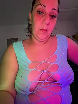 Snapshot of DeeLight124 chatting on April 18, 2026, 5:21 am DeeLight124 online show from April 18, 2026, 5:21 am
