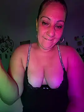Snapshot of DeeLight124 chatting on May 4, 2026, 4:38 am DeeLight124 online show from May 4, 2026, 4:38 am