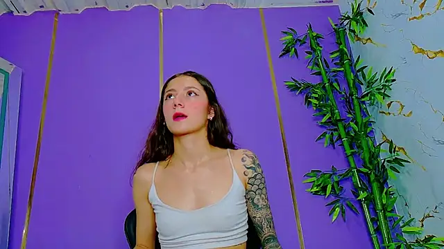 Snapshot of scarlet-jonesx chatting on October 10, 2025, 11:38 pm scarlet-jonesx online show from October 10, 2025, 11:38 pm