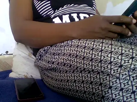 Snapshot of Hot-zeenah chatting on November 11, 2025, 9:48 am Hot-zeenah online show from November 11, 2025, 9:48 am