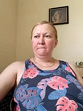 Snapshot of blondyaguar chatting on July 17, 2026, 8:22 am blondyaguar online show from July 17, 2026, 8:22 am
