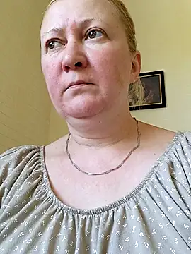 Snapshot of blondyaguar chatting on August 1, 2026, 7:50 am blondyaguar online show from August 1, 2026, 7:50 am