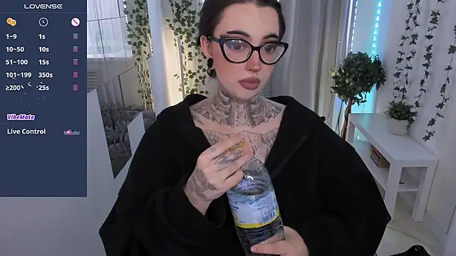 Snapshot of Dixi_Pixi_ chatting on June 21, 2026, 5:35 am Dixi Pixi online show from June 21, 2026, 5:35 am