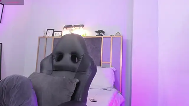 Snapshot of Chloe_fischer_ chatting on March 12, 2026, 2:43 pm Chloe fischer online show from March 12, 2026, 2:43 pm