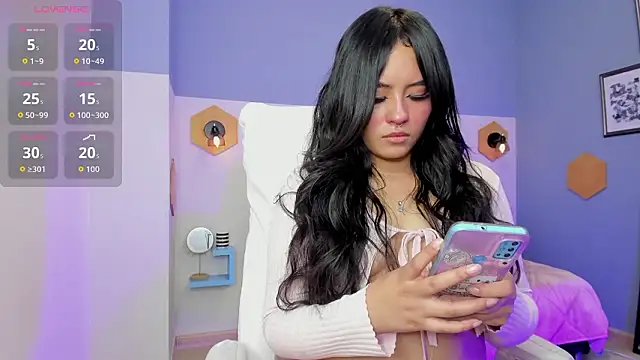 Chloe fischer  online show from February 4, 2026, 3:18 pm