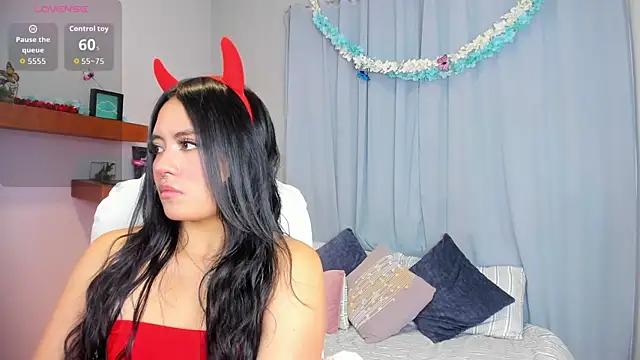 Chloe fischer  online show from April 30, 2026, 3:30 pm