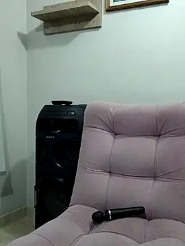 LisbethMoore  online show from November 26, 2025, 10:04 am