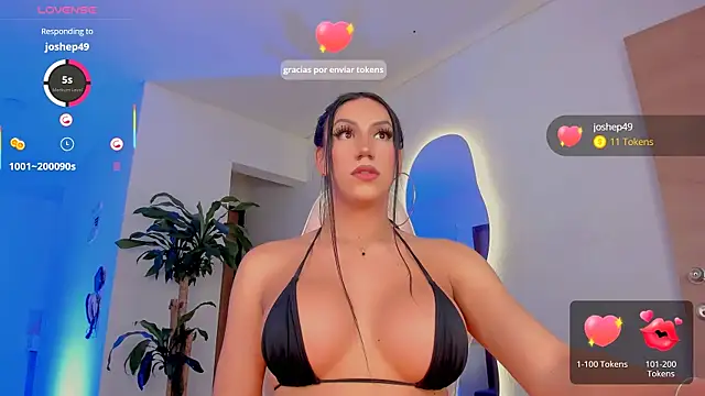 Snapshot of Pretty_Mariangel chatting on December 14, 2025, 9:53 pm Pretty Mariangel online show from December 14, 2025, 9:53 pm