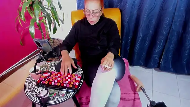 Snapshot of BrendaSex_Hot chatting on November 17, 2025, 8:35 pm BrendaSex Hot online show from November 17, 2025, 8:35 pm