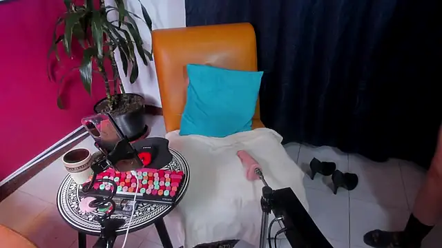 Snapshot of BrendaSex_Hot chatting on November 2, 2025, 7:19 pm BrendaSex Hot online show from November 2, 2025, 7:19 pm