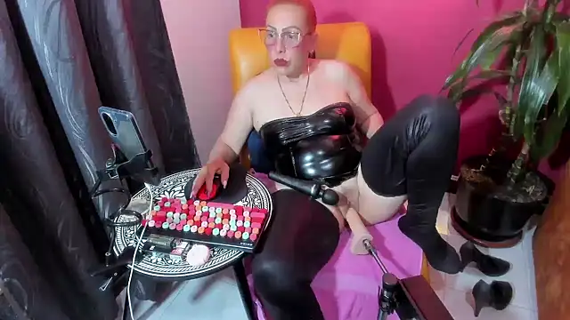 Snapshot of BrendaSex_Hot chatting on October 30, 2025, 9:44 pm BrendaSex Hot online show from October 30, 2025, 9:44 pm