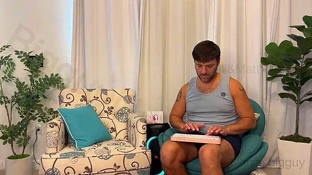 Snapshot of Lilmissbigguy chatting on October 18, 2025, 9:17 pm Lilmissbigguy online show from October 18, 2025, 9:17 pm