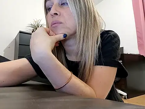 Snapshot of sweethotmilf888 chatting on February 18, 2025, 5:09 pm sweethotmilf888 online show from February 18, 2025, 5:09 pm
