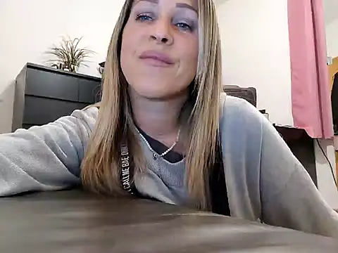Snapshot of sweethotmilf888 chatting on February 12, 2025, 5:16 pm sweethotmilf888 online show from February 12, 2025, 5:16 pm