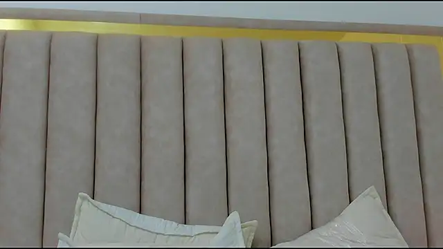 Snapshot of FreyaMoller chatting on December 1, 2025, 1:23 pm FreyaMoller online show from December 1, 2025, 1:23 pm