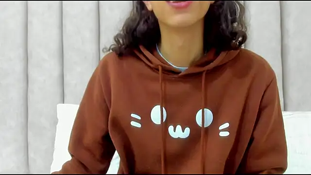 Snapshot of FreyaMoller chatting on December 3, 2025, 1:54 pm FreyaMoller online show from December 3, 2025, 1:54 pm