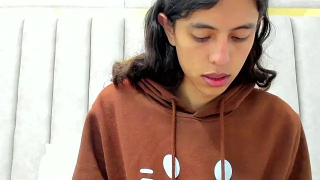 Snapshot of FreyaMoller chatting on February 21, 2026, 6:32 pm FreyaMoller online show from February 21, 2026, 6:32 pm