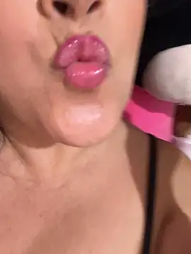 Milk chloe online show from May 11, 2026, 7:33 pm