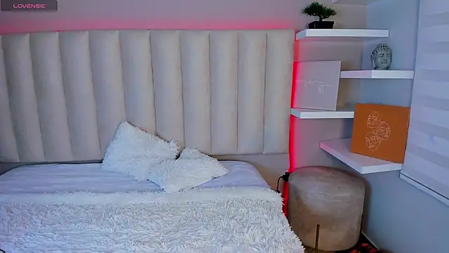 Snapshot of Sally__Walker chatting on November 18, 2025, 3:10 am Sally Walker online show from November 18, 2025, 3:10 am