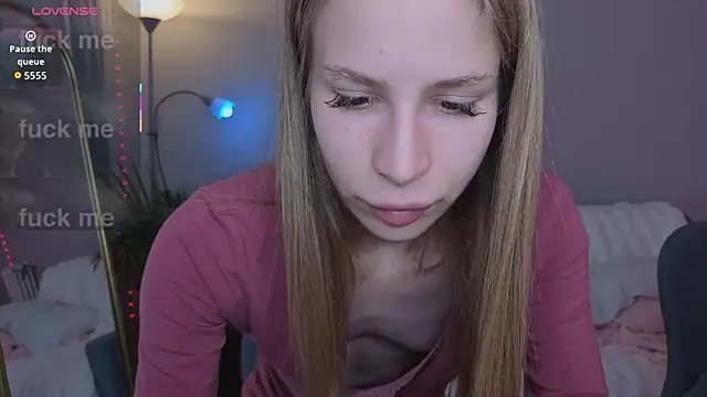 Snapshot of Elis_Fox chatting on May 18, 2026, 10:42 am Elis Fox online show from May 18, 2026, 10:42 am