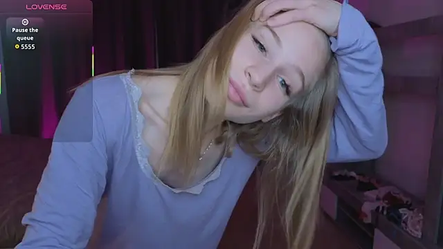 Snapshot of Elis_Fox chatting on April 7, 2026, 11:01 am Elis Fox online show from April 7, 2026, 11:01 am
