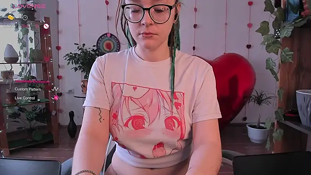 alisahug online show from February 14, 2025, 8:21 am